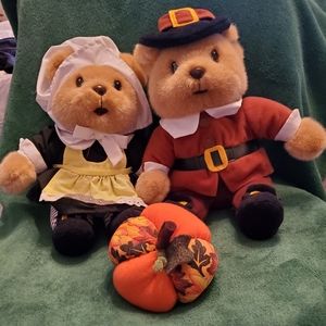 Vintage Set of 2 Stuffed Bears for Thanksgiving!